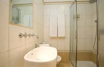 לינה וארוחת בוקר Casa Riz 2*